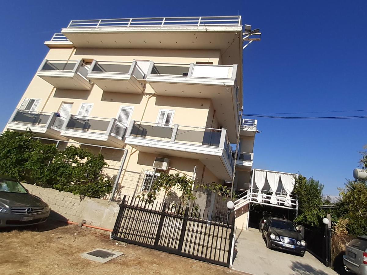 Collaku Apartment'S Vlorë Buitenkant foto