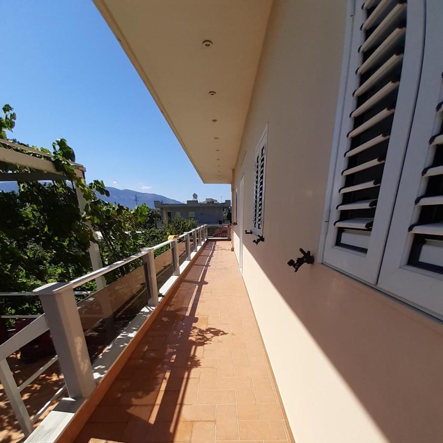 Collaku Apartment'S Vlorë Buitenkant foto