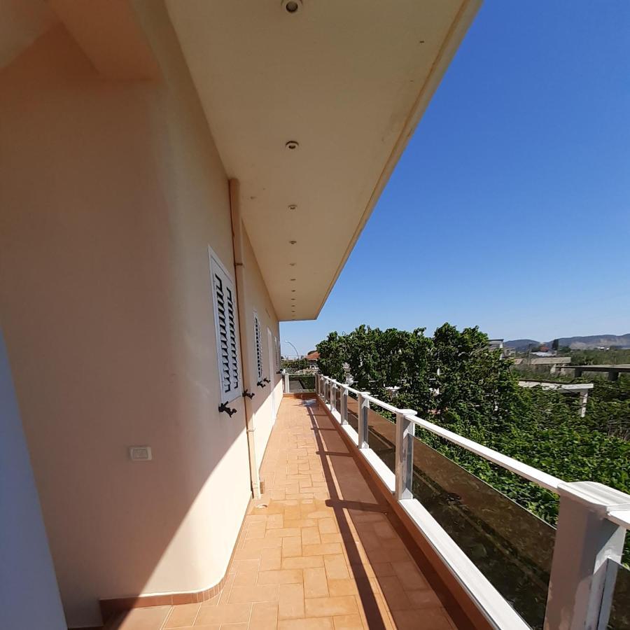 Collaku Apartment'S Vlorë Buitenkant foto