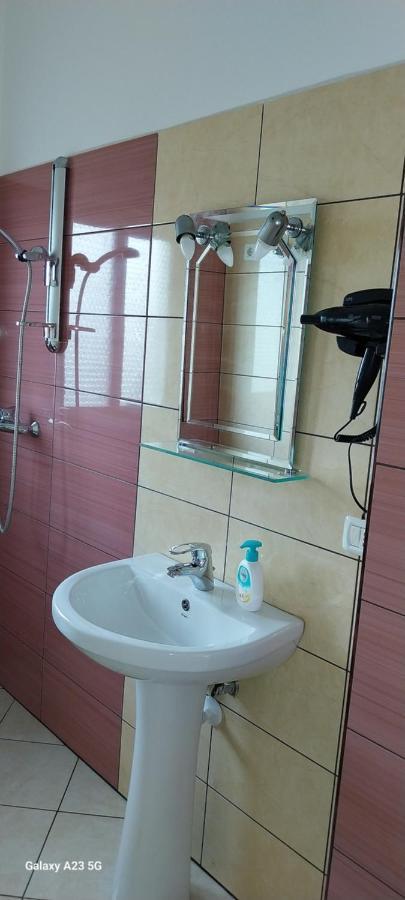 Collaku Apartment'S Vlorë Buitenkant foto