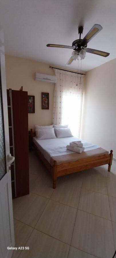 Collaku Apartment'S Vlorë Buitenkant foto