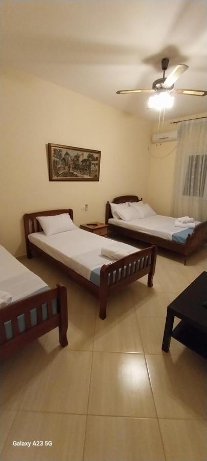 Collaku Apartment'S Vlorë Buitenkant foto