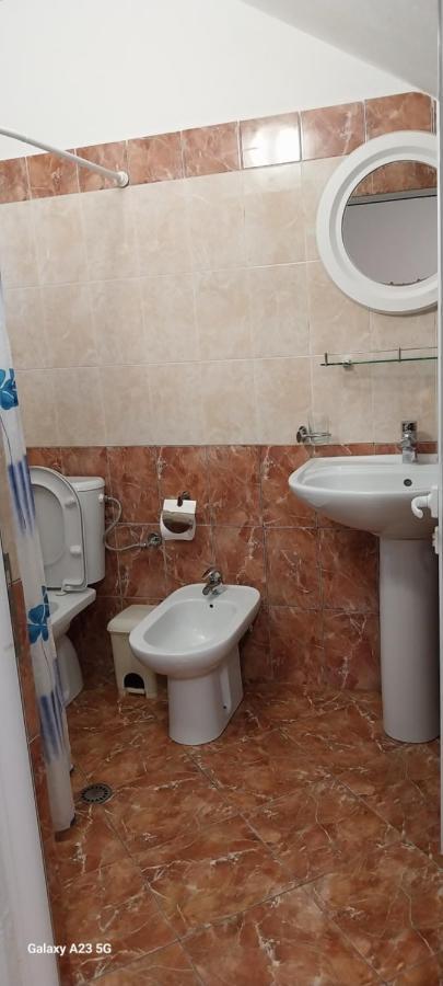 Collaku Apartment'S Vlorë Buitenkant foto