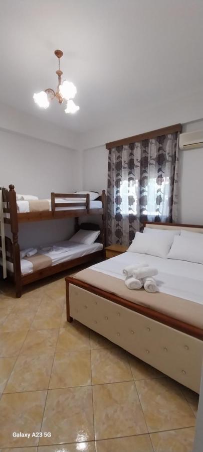 Collaku Apartment'S Vlorë Buitenkant foto