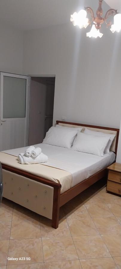 Collaku Apartment'S Vlorë Buitenkant foto