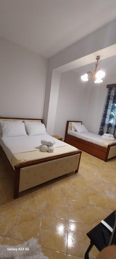 Collaku Apartment'S Vlorë Buitenkant foto