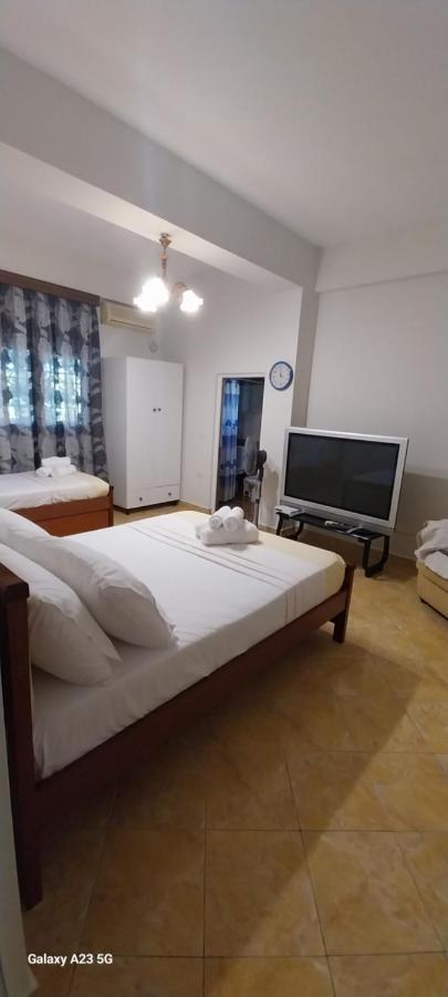 Collaku Apartment'S Vlorë Buitenkant foto