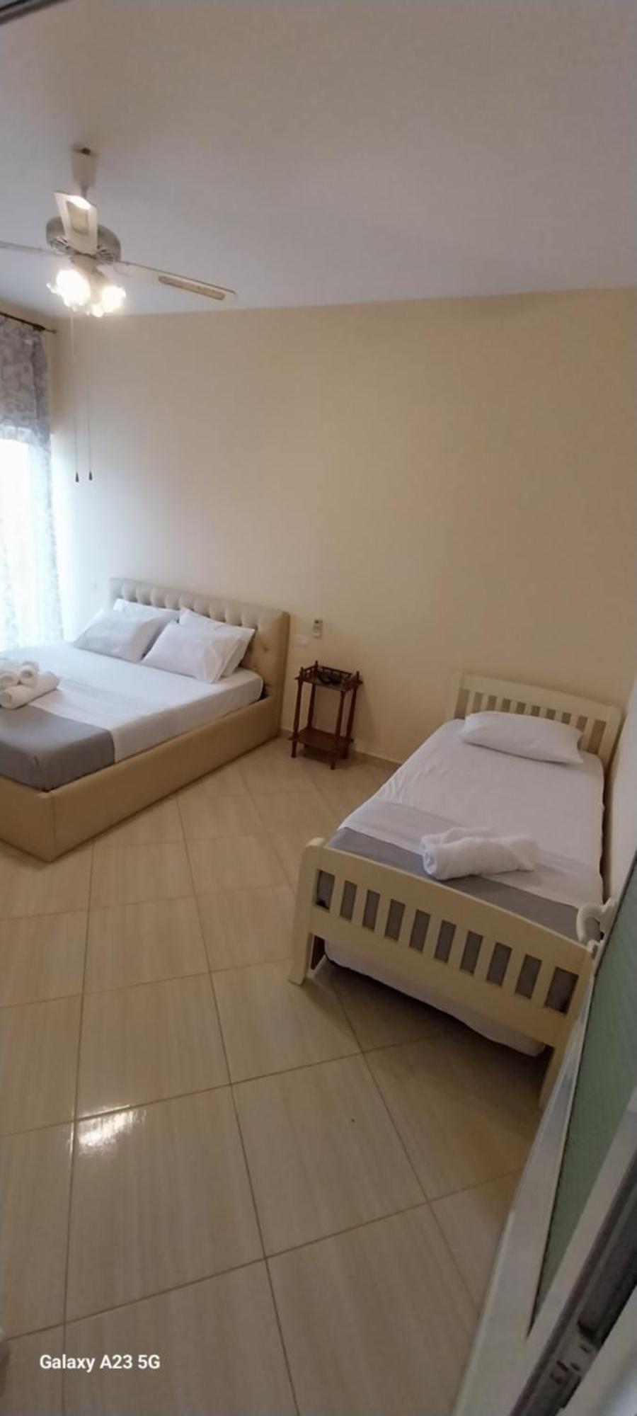 Collaku Apartment'S Vlorë Buitenkant foto