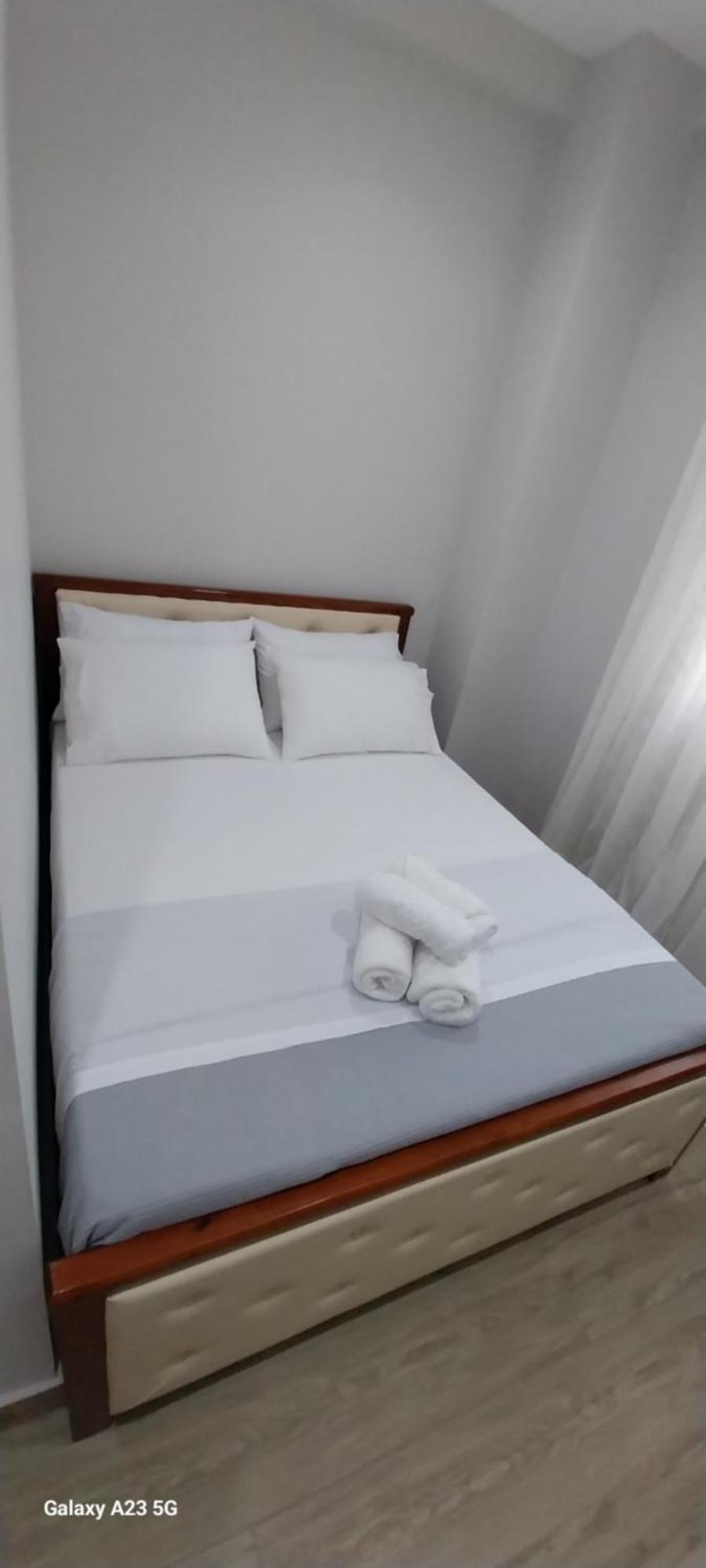 Collaku Apartment'S Vlorë Buitenkant foto