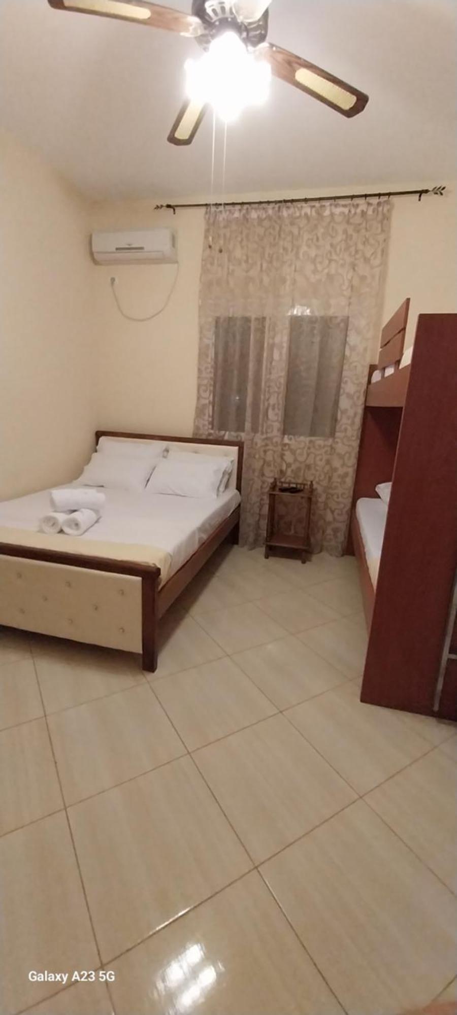 Collaku Apartment'S Vlorë Buitenkant foto